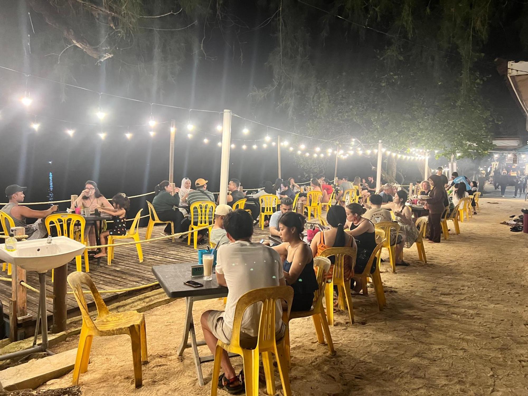 Mama'S Chalet Pulau Perhentian Besar Kampong Pasir Hantu Exterior photo